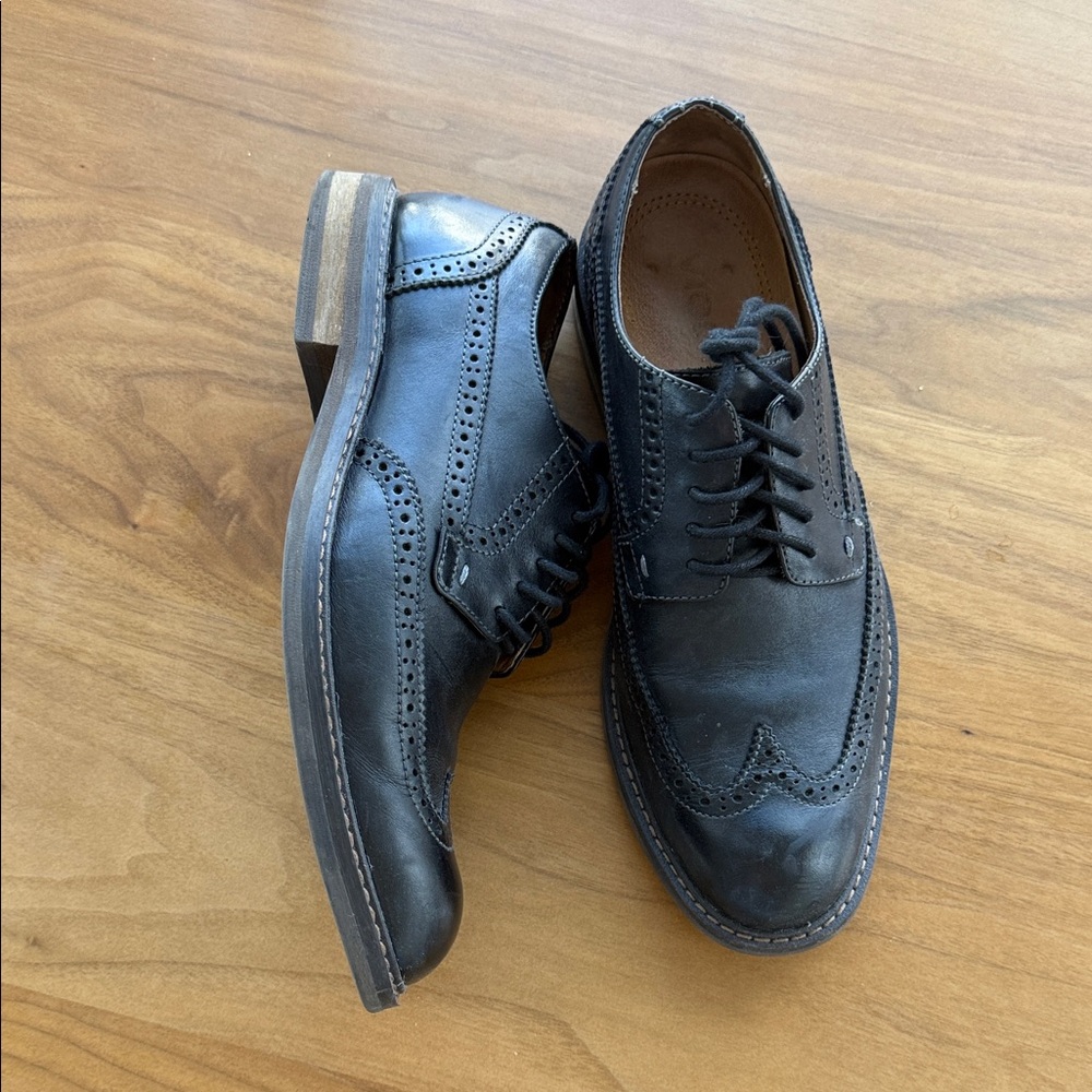Vionic Black Wingtip Brogue Derby Shoes
